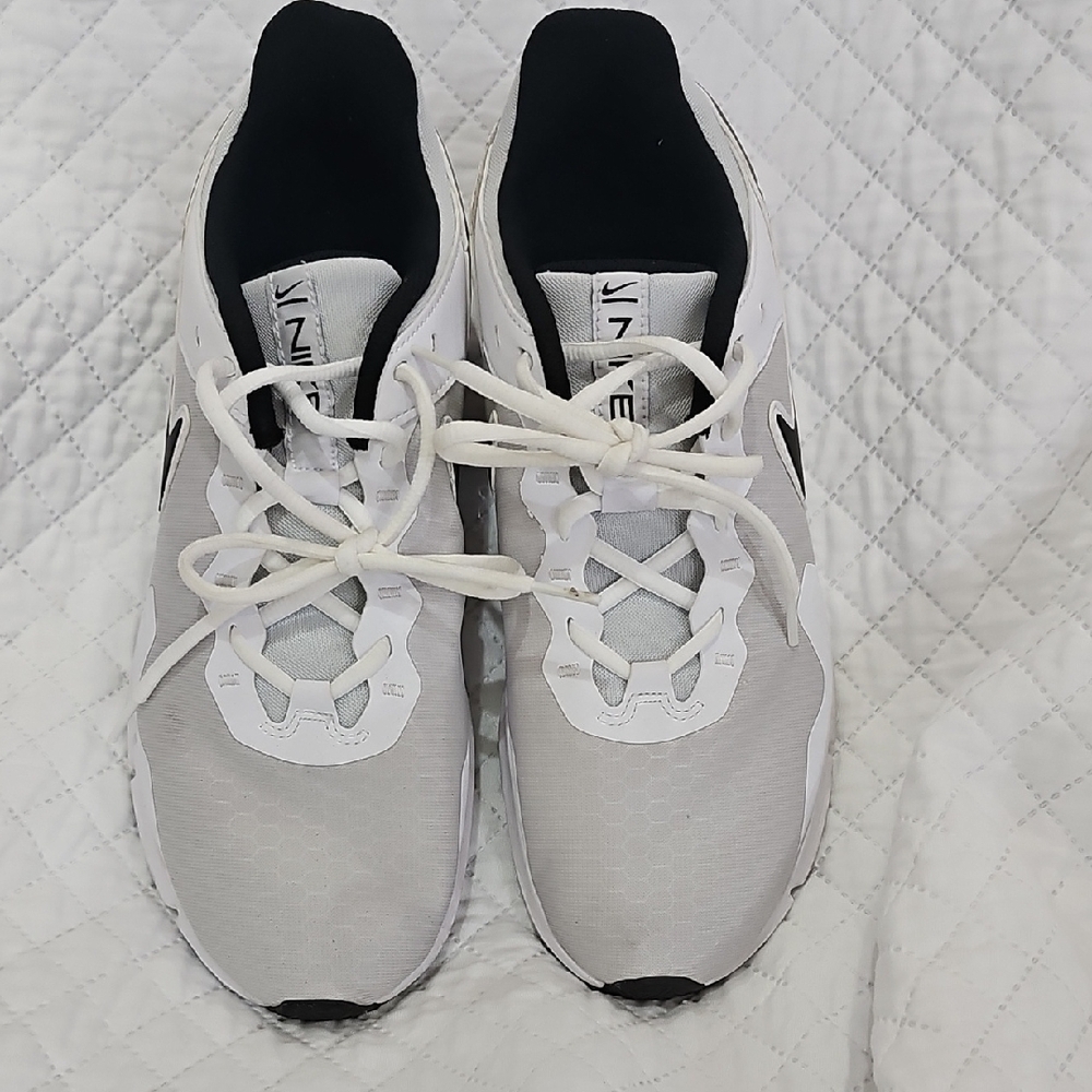 Mens Nike Black and White Sneakers 10.5